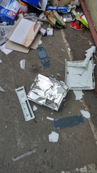Illustration for article titled Korean Gamer Destroys an Xbox 360, Alleges Microsoft Isn't Trying